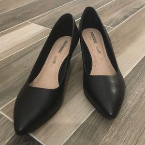 Comfortable Classic Black Pumps by Clarks